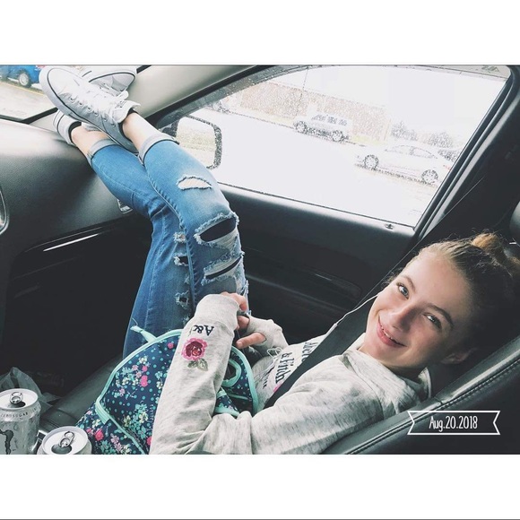 Follow, share, repeat  - Picture 7 of 8